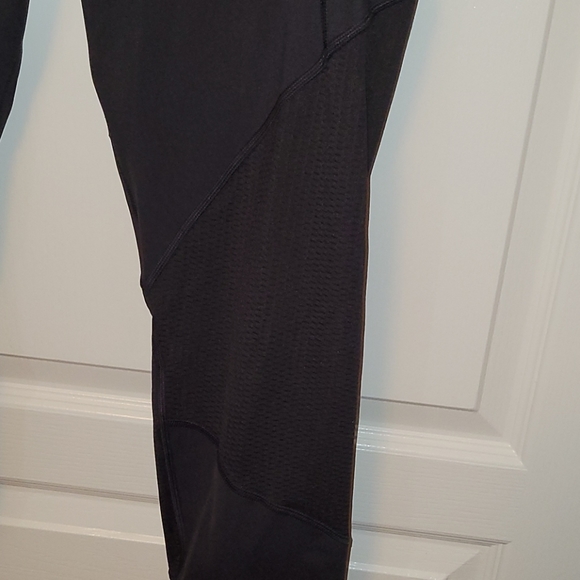 Athleta Mesh Contender Capris - Picture 3 of 7